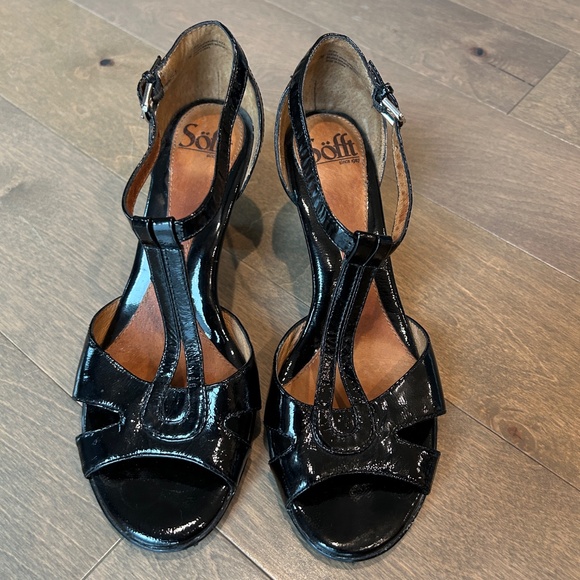 Sofft Black Patent Leather T Strap Open Toe Carlina High Heel Sandal Size 7M - Picture 4 of 13